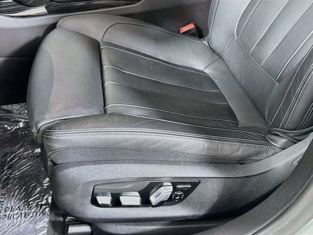 Used 2022 BMW 740i w/ M Sport Package RWD image 22