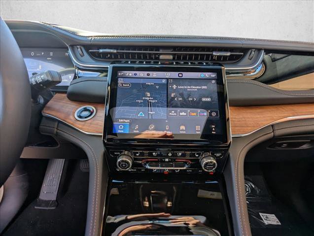 New 2025 Jeep Grand Cherokee Summit image 11