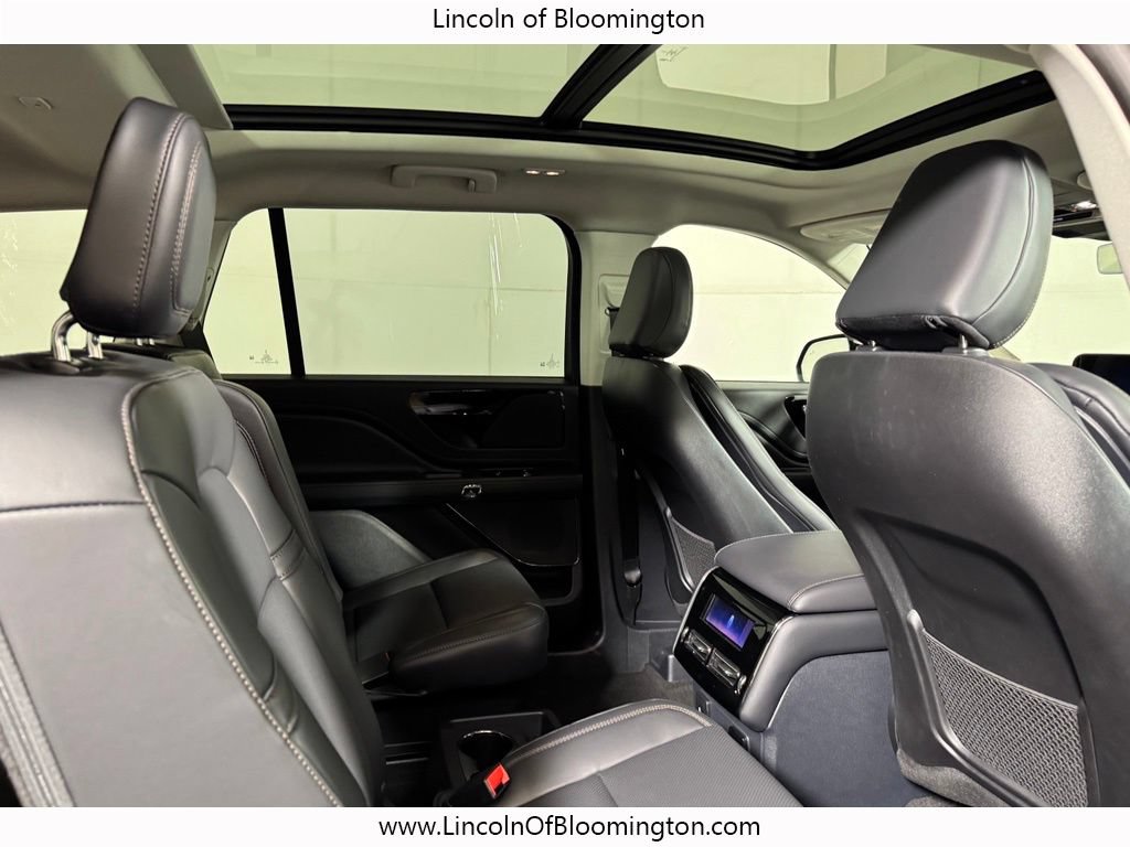 New 2026 Lincoln Aviator AWD w/ Jet Appearance Package image 14
