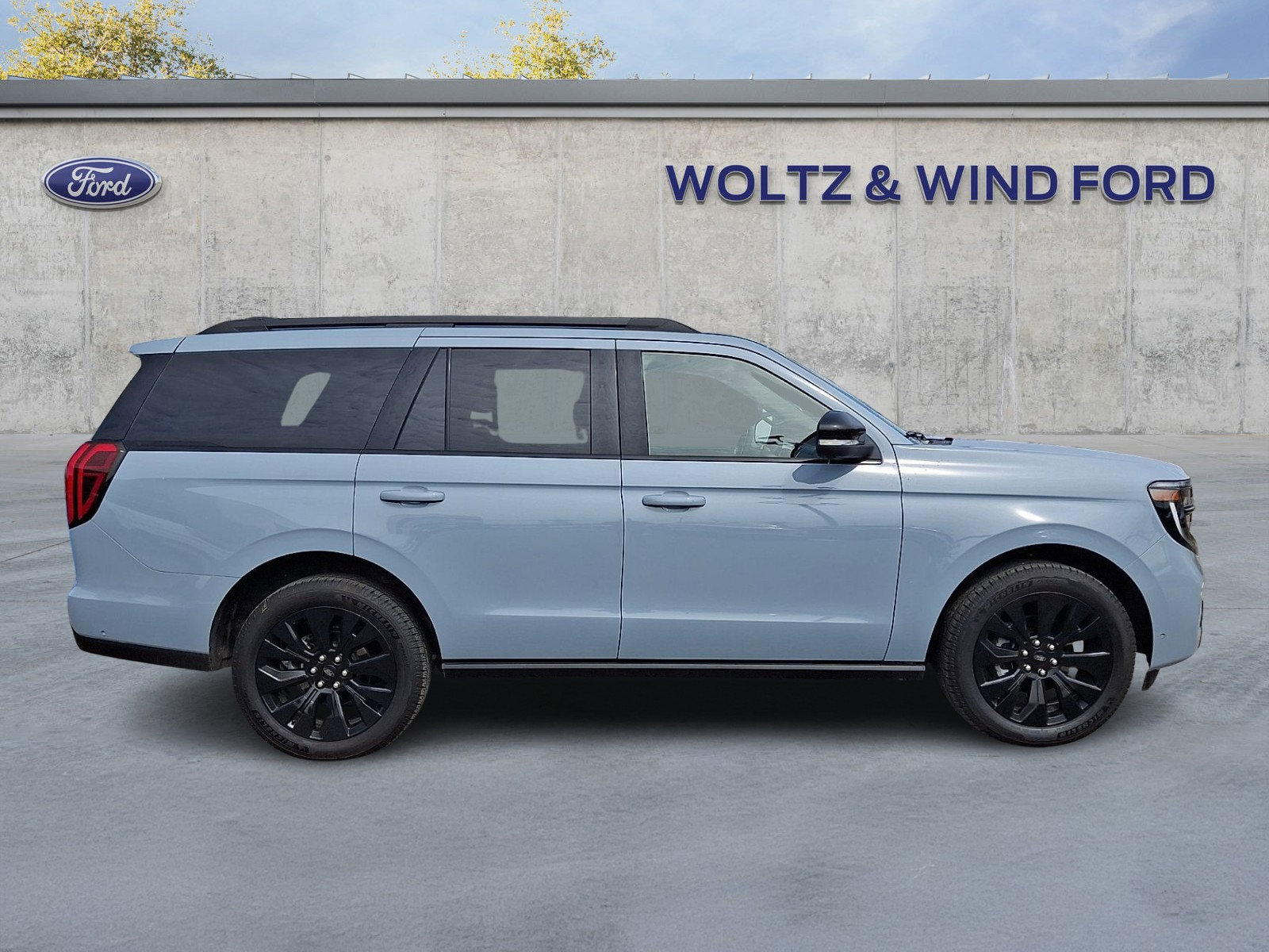 Used 2025 Ford Expedition Platinum w/ Stealth Appearance Package image 7
