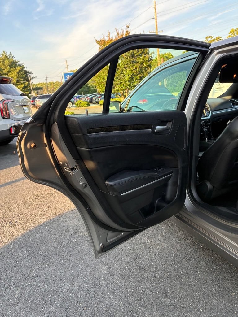 Used 2014 Chrysler 300 C w/ Beats Audio Group RWD image 48