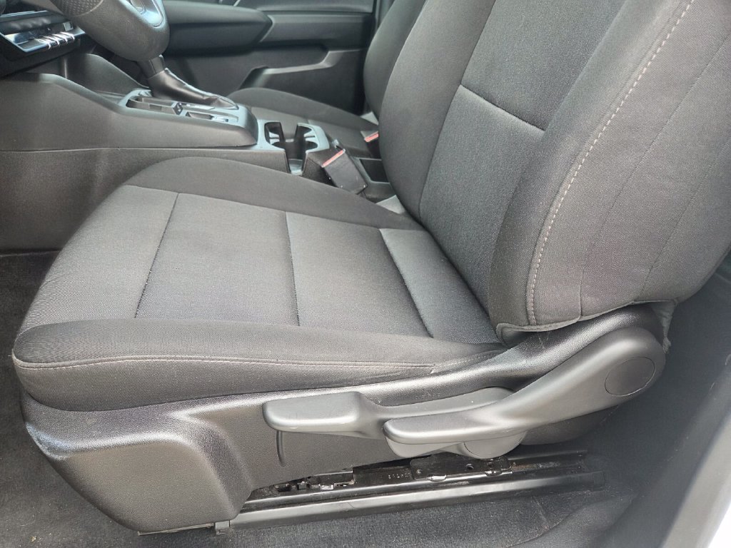 Used 2024 Chevrolet Colorado W/T RWD image 10