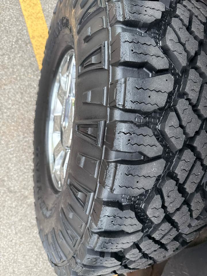 Used 2009 HUMMER H3T Alpha AWD/4WD image 12