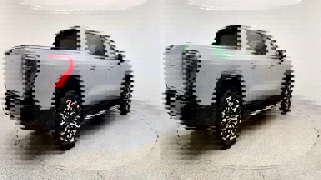 Used 2025 GMC Sierra EV Denali image 5