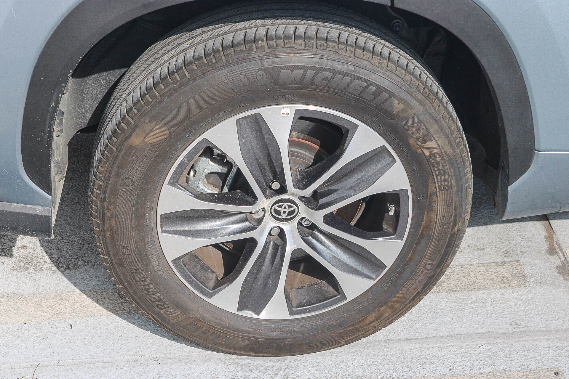Used 2024 Toyota Highlander XLE FWD image 16