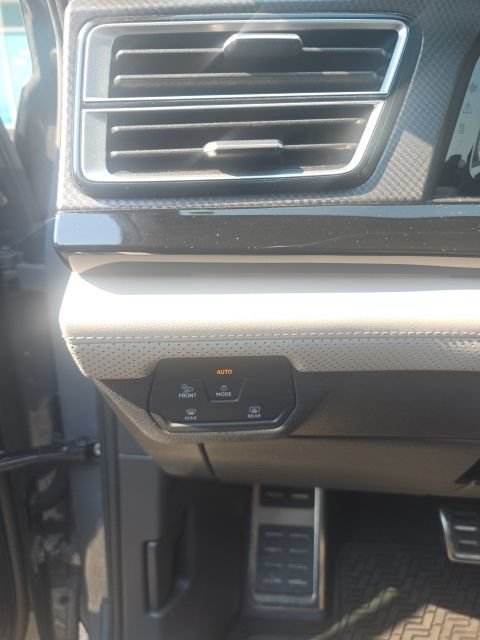 Used 2025 Volkswagen Atlas Peak Edition SE AWD/4WD image 9