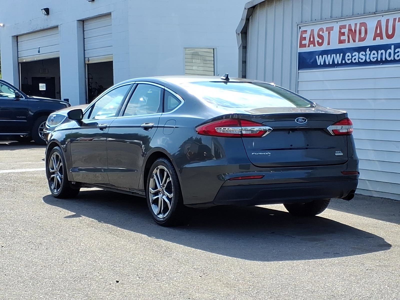 Used 2019 Ford Fusion SEL FWD image 3