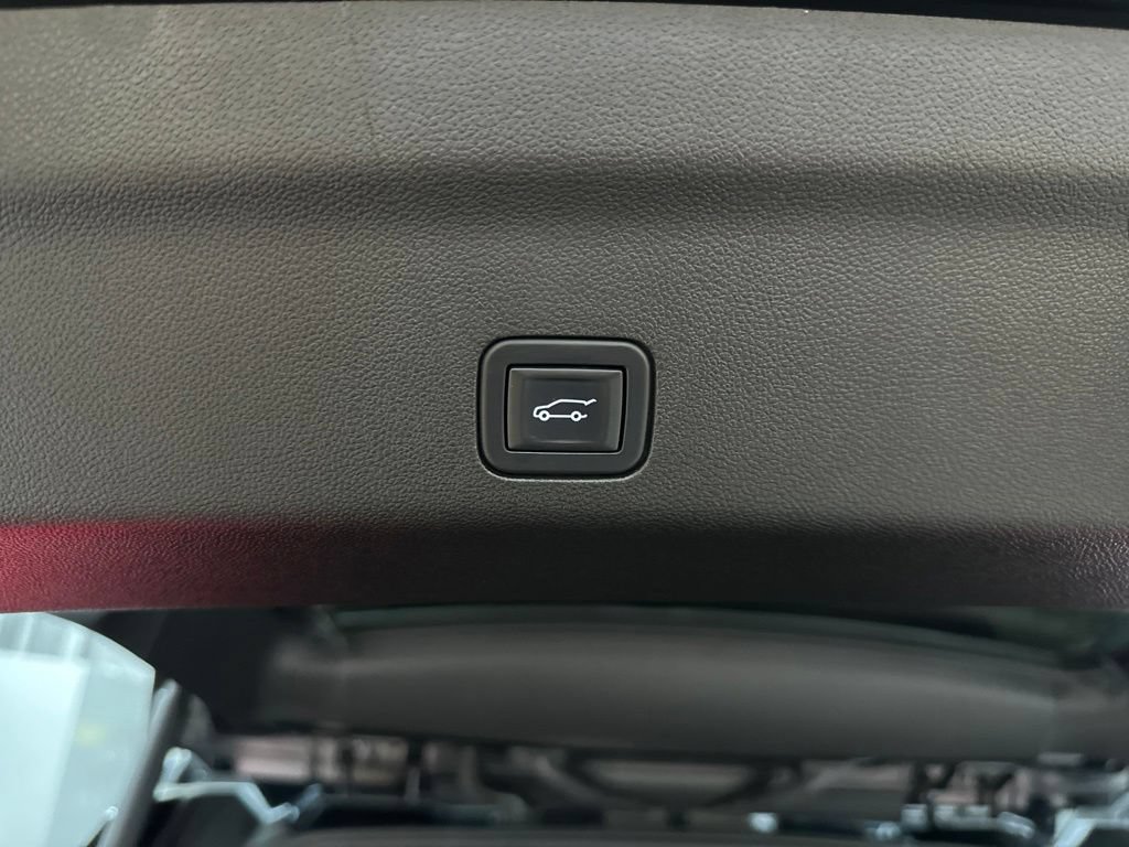 Used 2024 GMC Yukon XL AT4 w/ Technology Package AWD/4WD image 38