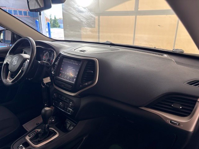 Used 2015 Jeep Cherokee Latitude w/ Cold Weather Group AWD/4WD image 33