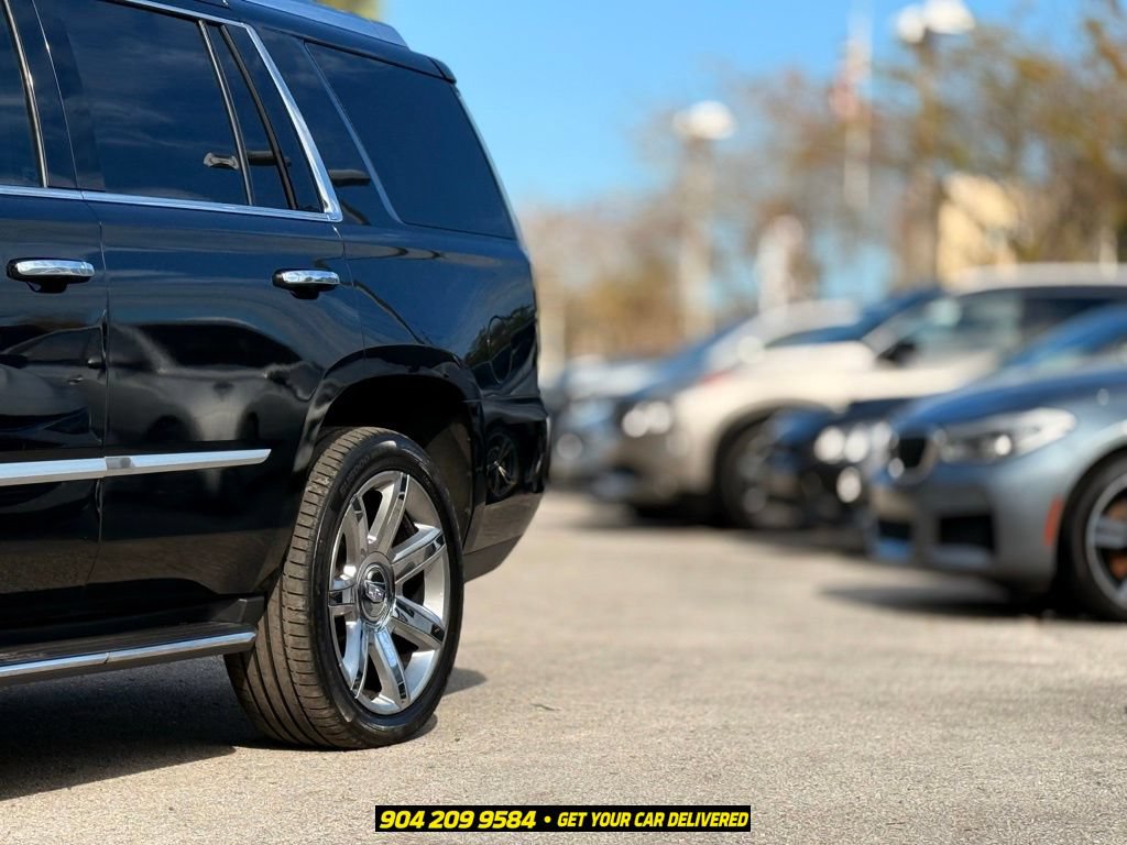 Used 2019 Cadillac Escalade Luxury AWD/4WD image 2