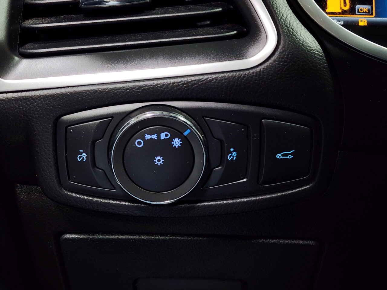 Used 2017 Ford Edge Titanium w/ Equipment Group 302A image 39