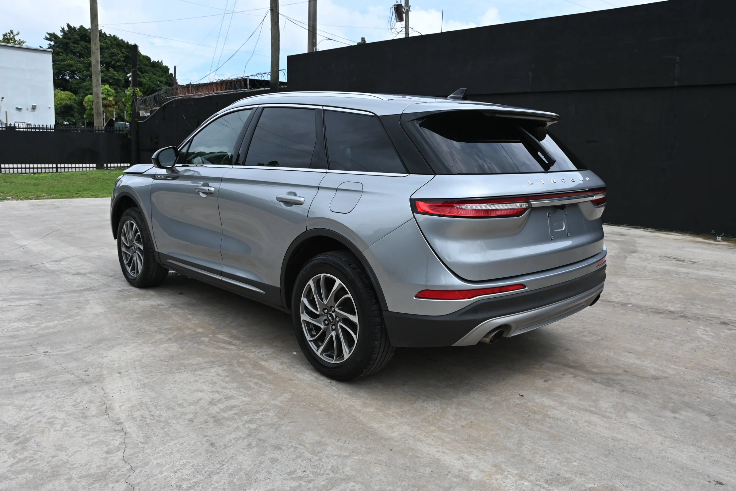 Used 2022 Lincoln Corsair AWD w/ Equipment Group 101A image 3