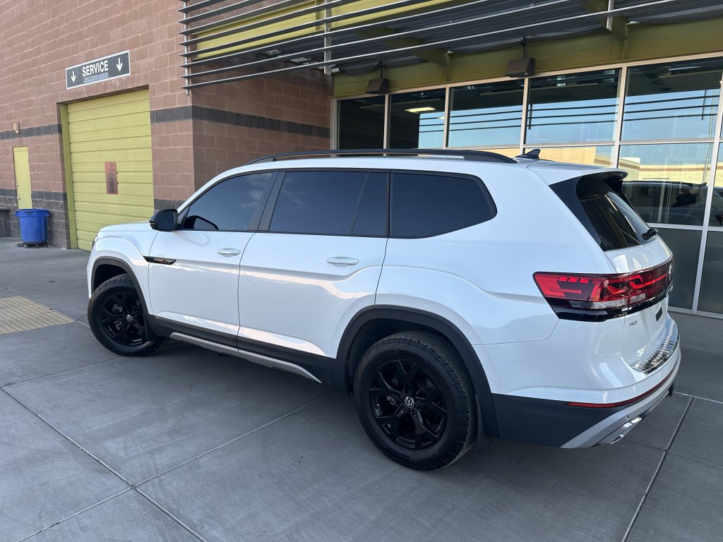 Used 2024 Volkswagen Atlas Peak Edition SEL AWD/4WD image 4