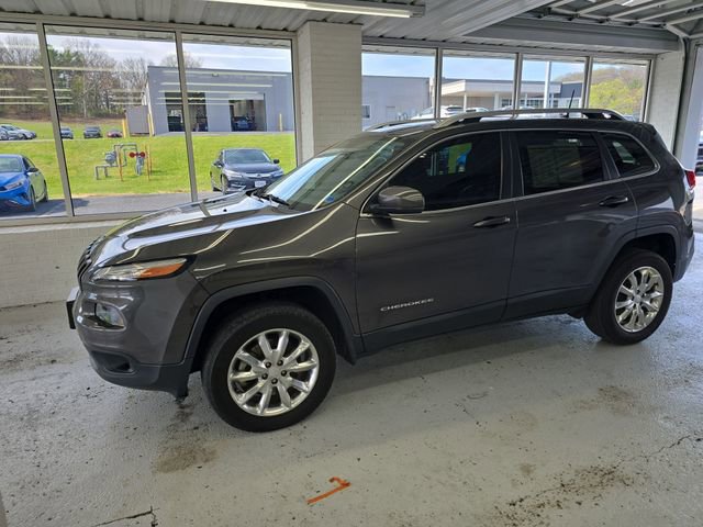 Used 2017 Jeep Cherokee Limited w/ Luxury Group image 2