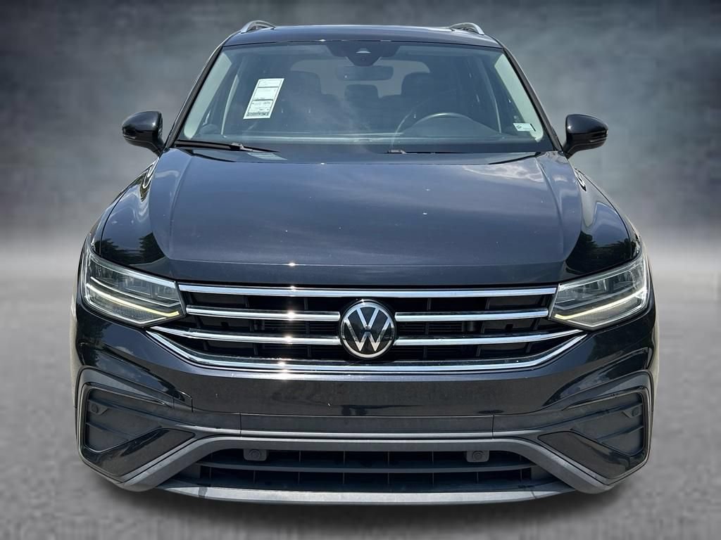 Used 2022 Volkswagen Tiguan SE FWD image 2