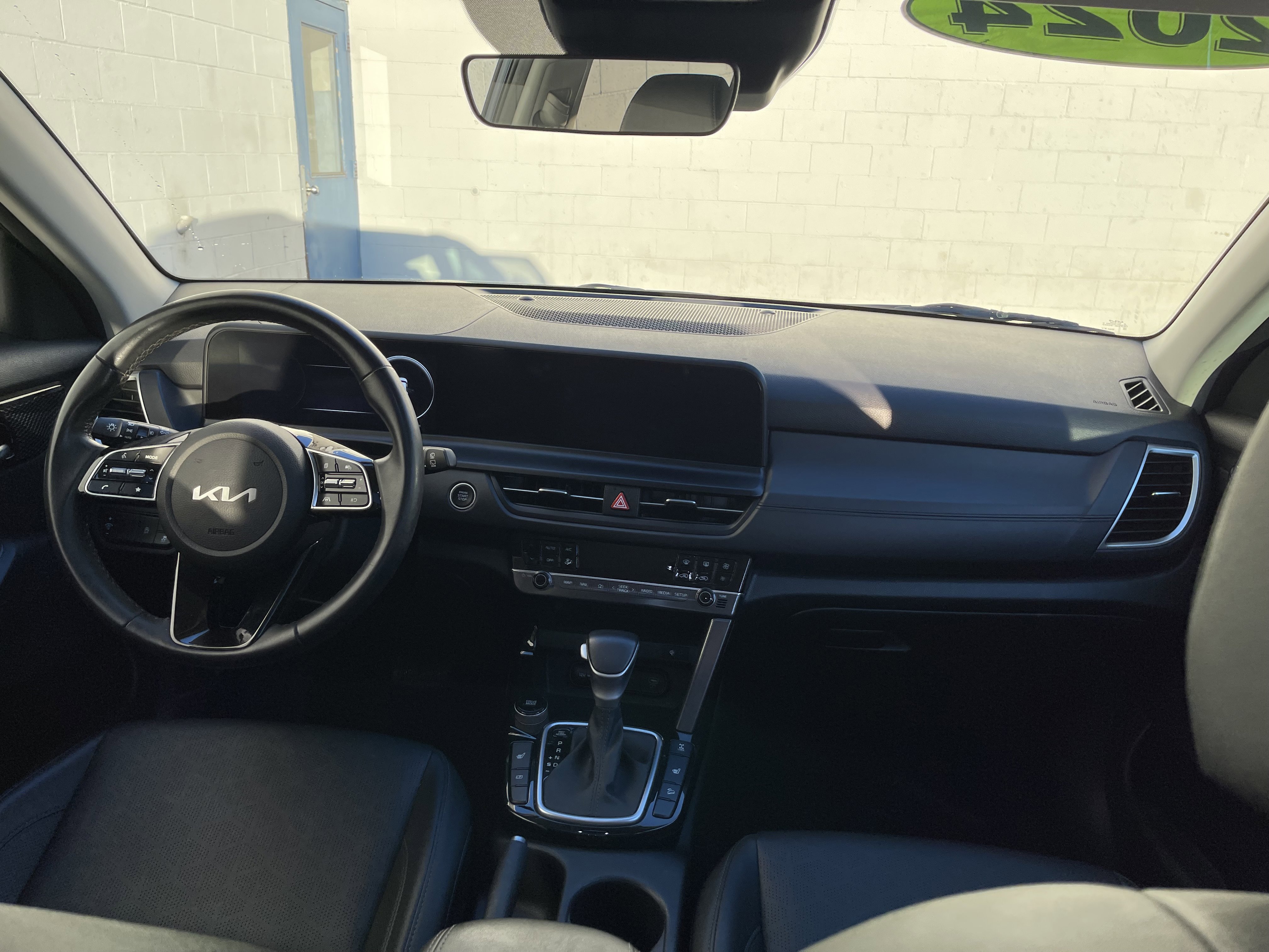 Used 2024 Kia Seltos EX image 29