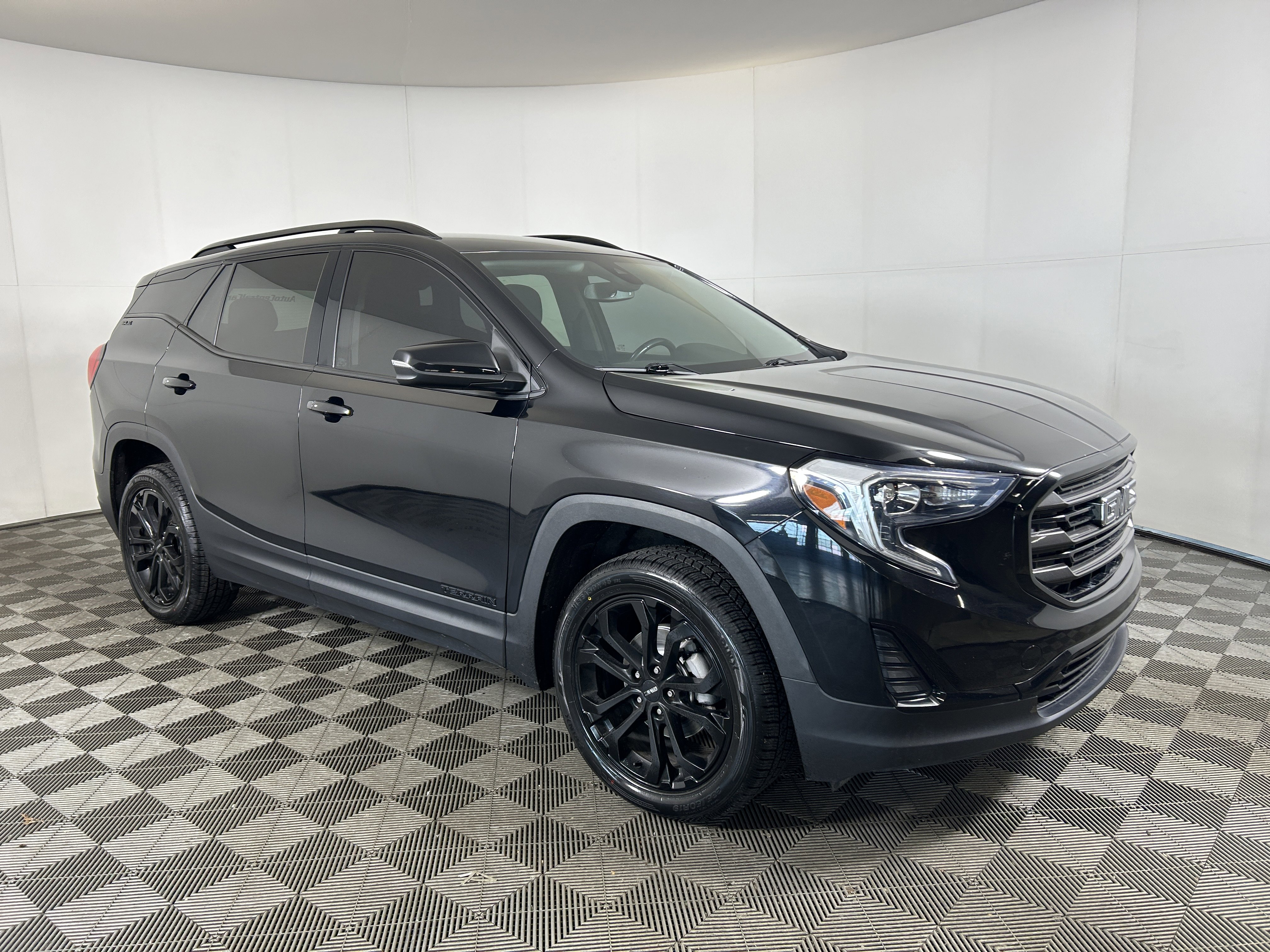 Used 2021 GMC Terrain SLE w/ Driver Convenience Package AWD/4WD image 3