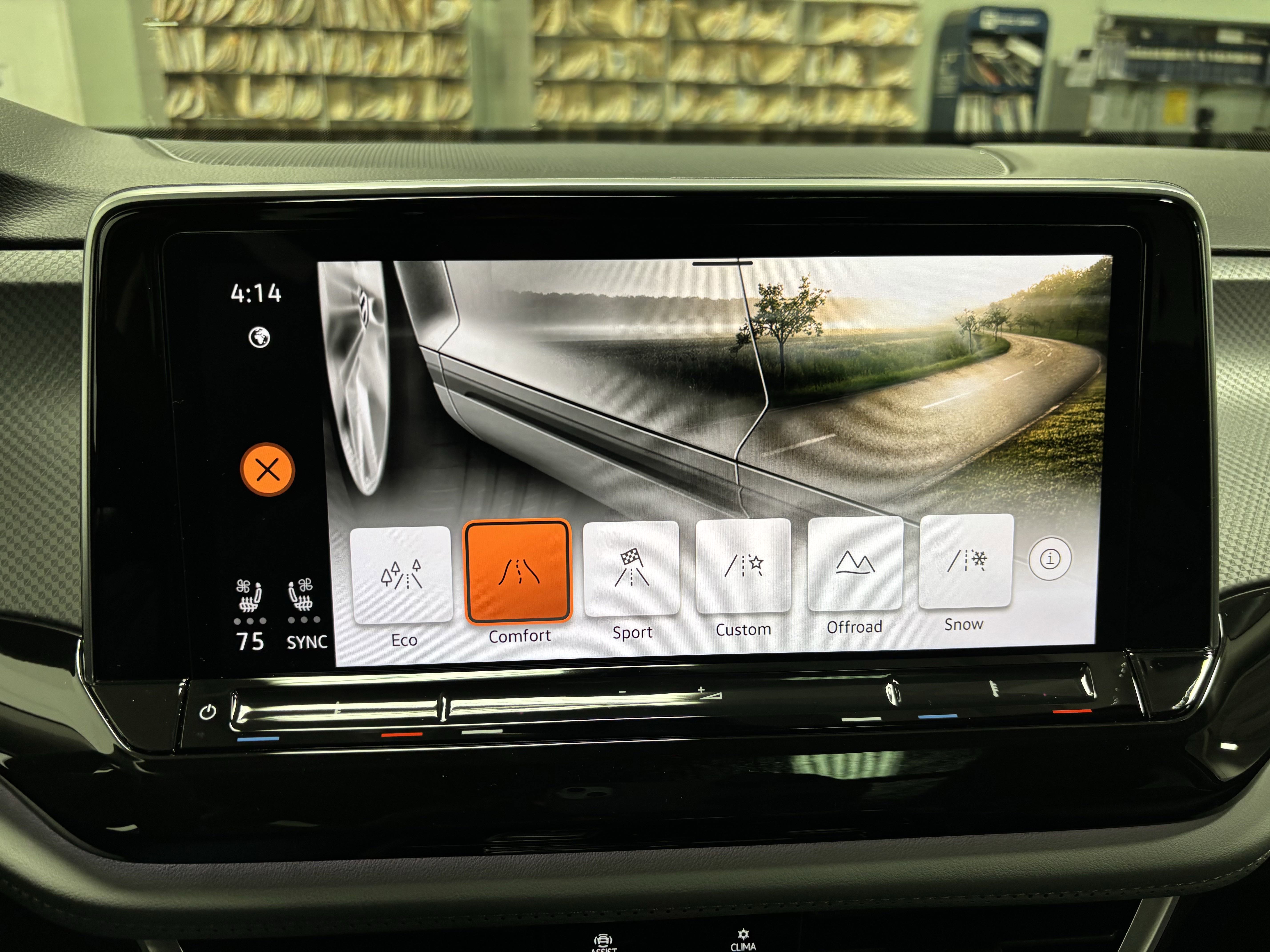 New 2025 Volkswagen Atlas Peak Edition SE image 21