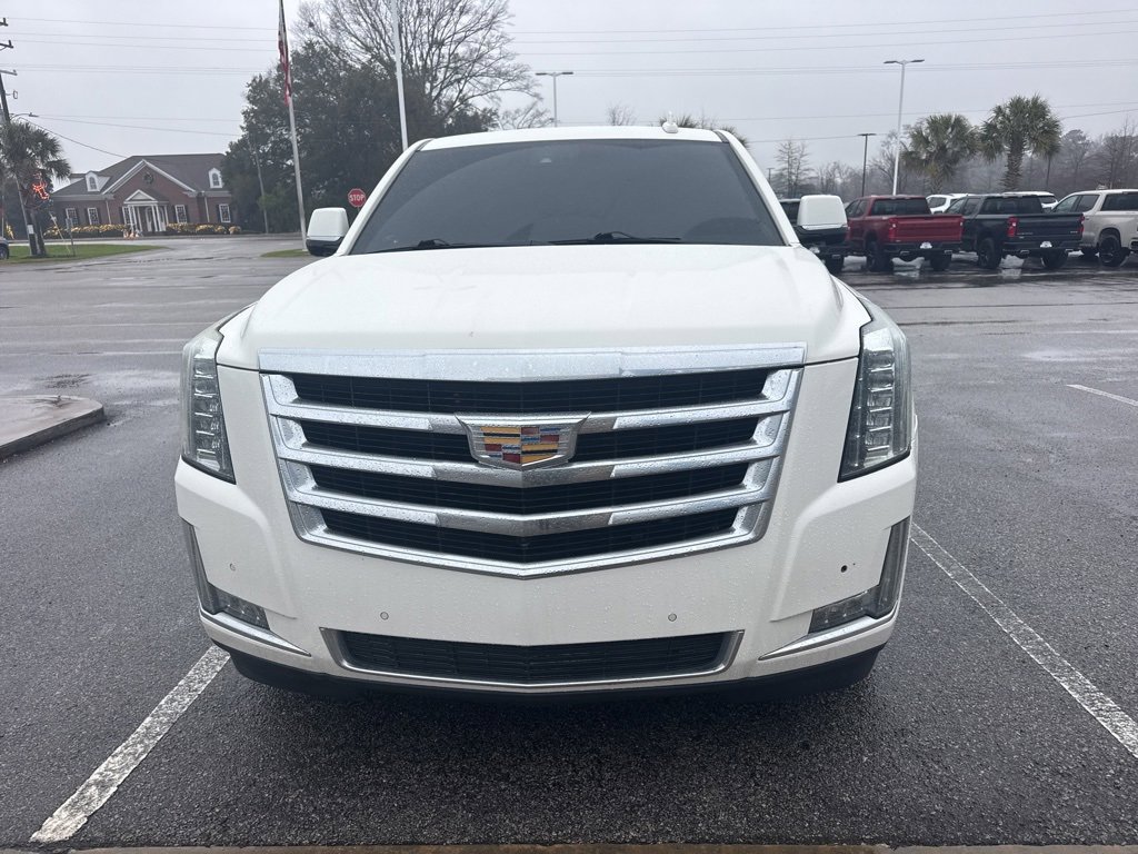 Used 2018 Cadillac Escalade Luxury image 2