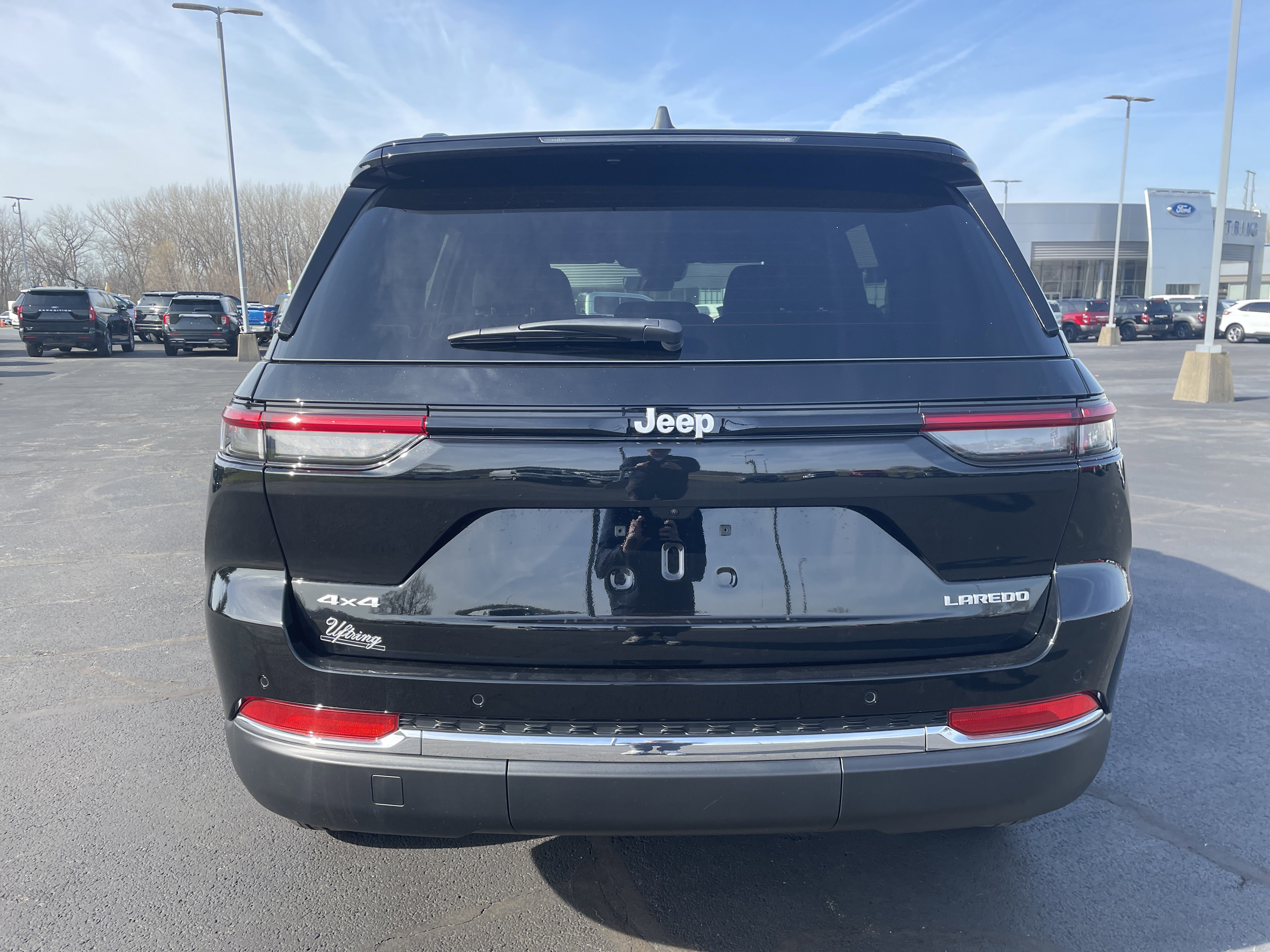 Used 2025 Jeep Grand Cherokee Laredo X image 4