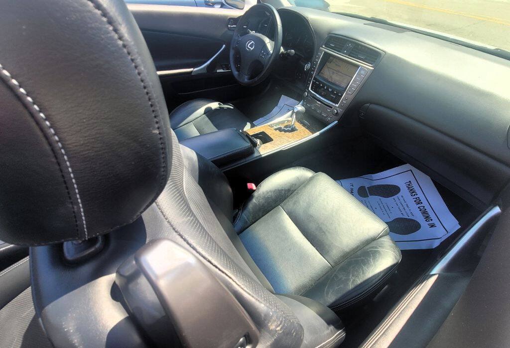 Used 2010 Lexus IS 250C RWD image 11