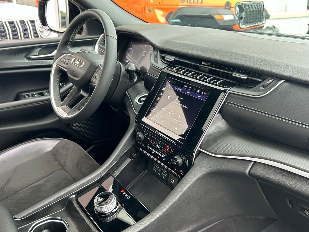 Certified 2024 Jeep Grand Cherokee Altitude image 34