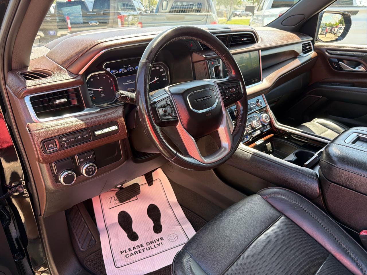 Used 2021 GMC Yukon XL Denali w/ Denali Premium Package image 17