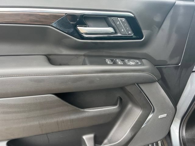 New 2026 Chevrolet Suburban Premier RWD image 15