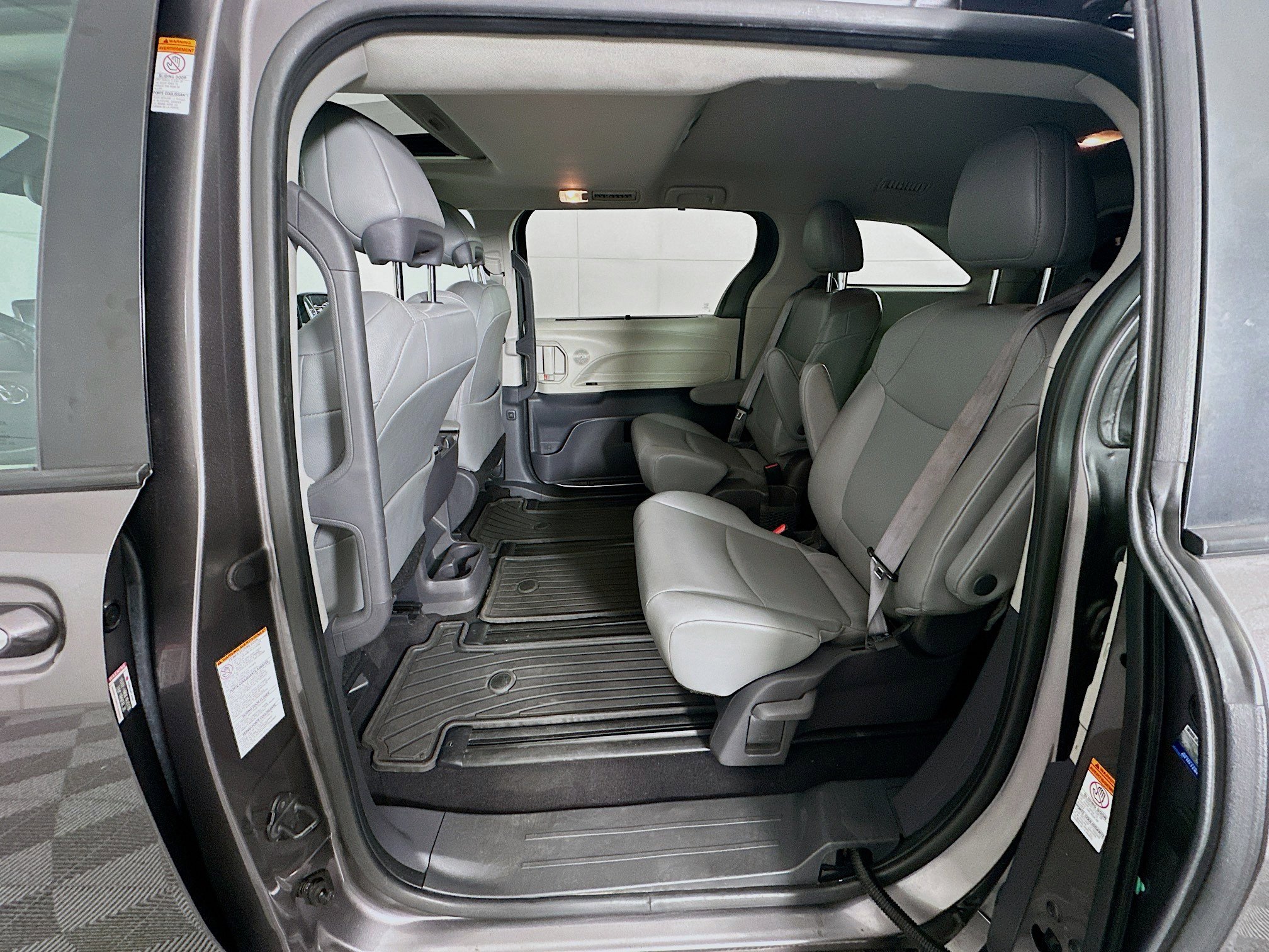 Used 2021 Toyota Sienna XLE image 28