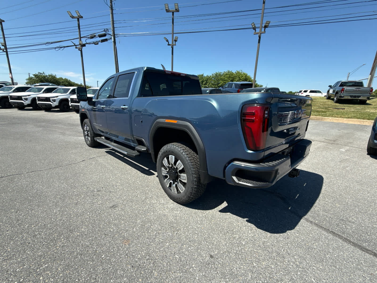 New 2026 GMC Sierra 3500 Denali w/ Denali Reserve Package AWD/4WD image 7