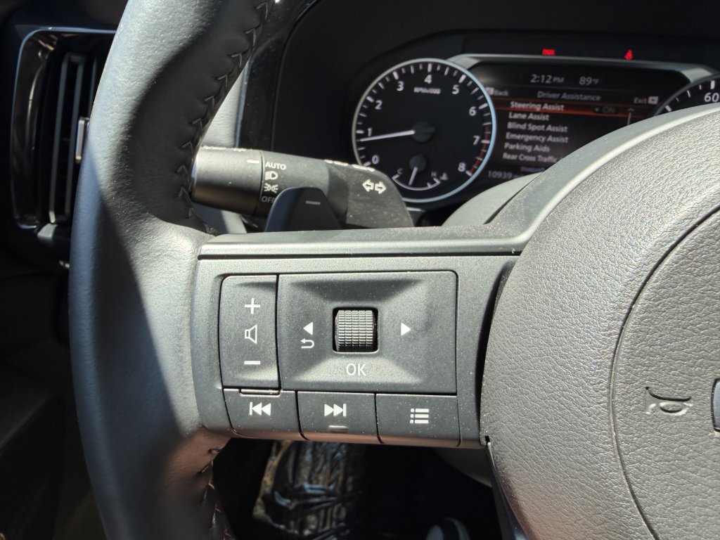 Used 2025 Nissan Pathfinder SV w/ SV Premium Package FWD image 29
