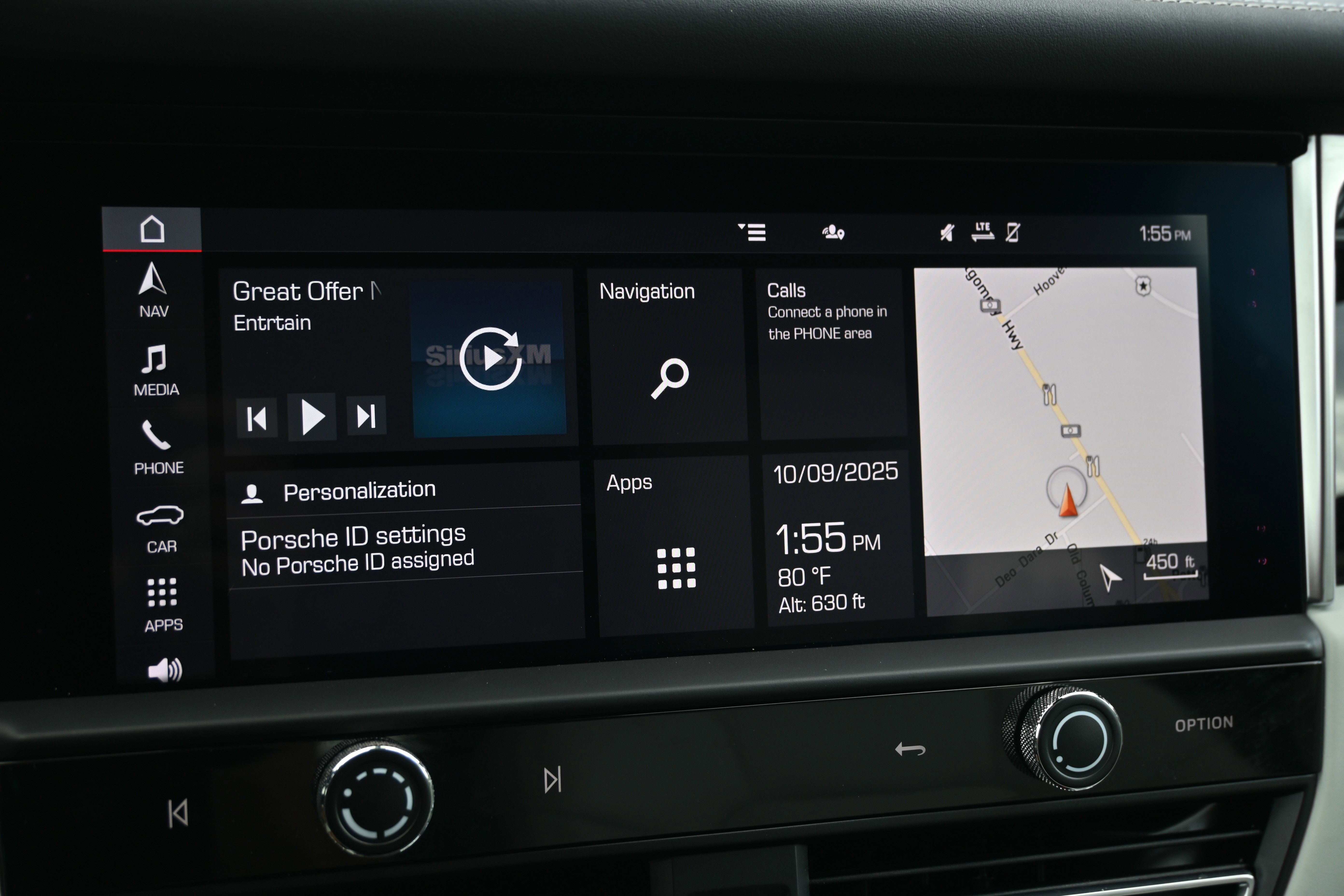 Used 2024 Porsche Macan w/ Premium Plus Package image 31