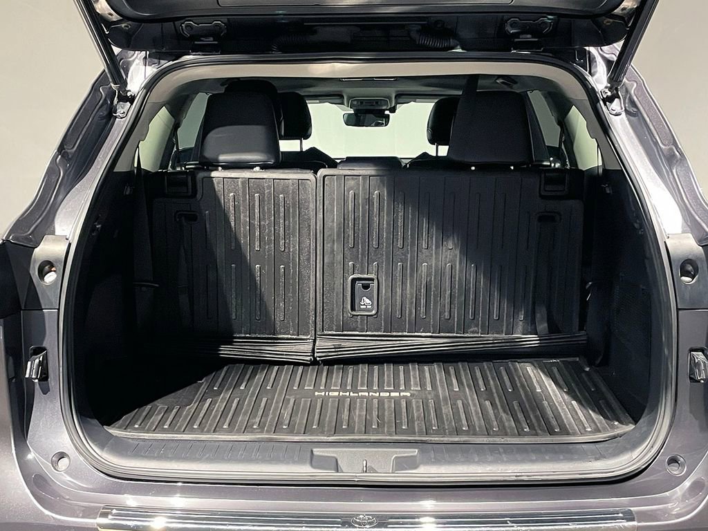 Used 2021 Toyota Highlander XLE image 5