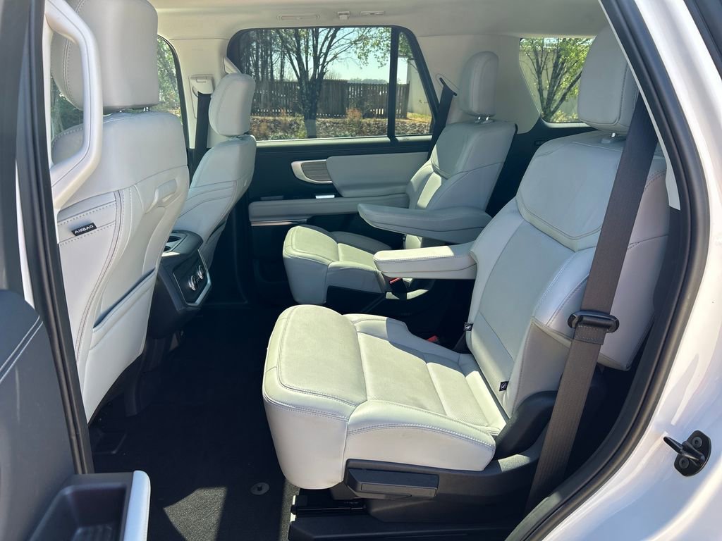 Used 2025 Ford Expedition Platinum image 26