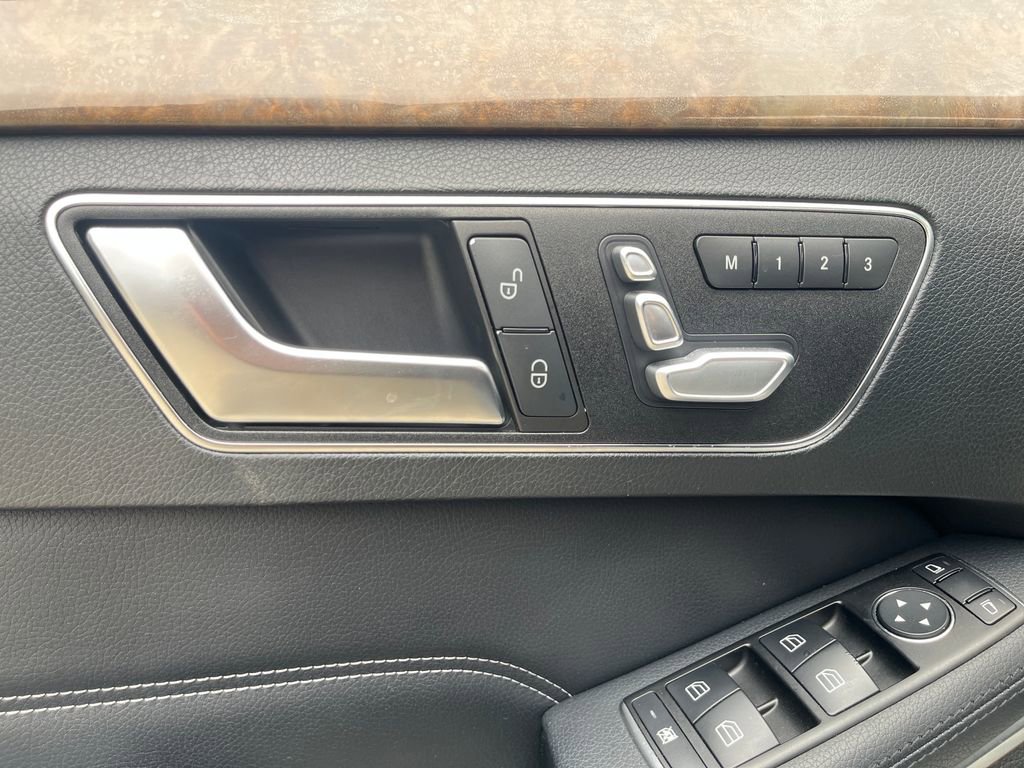 Used 2014 Mercedes-Benz E 350 Sedan image 32