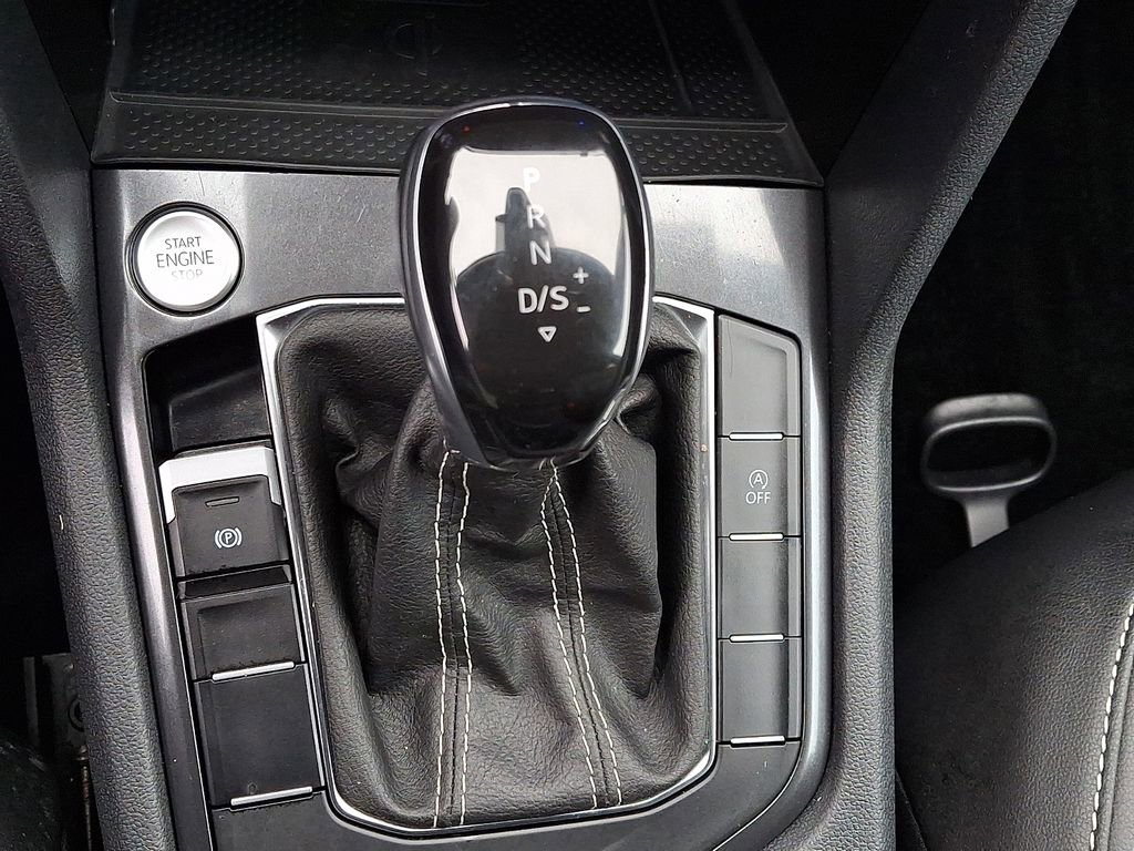 Used 2024 Volkswagen Tiguan Wolfsburg Edition image 17