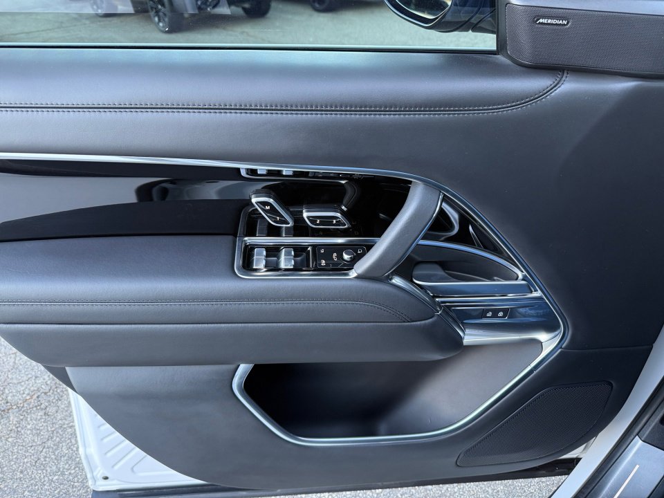 Certified 2023 Land Rover Range Rover SE AWD/4WD image 25