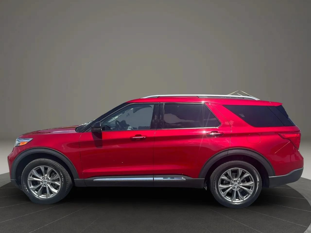 Used 2022 Ford Explorer Limited w/ Equipment Group 301A AWD/4WD image 4