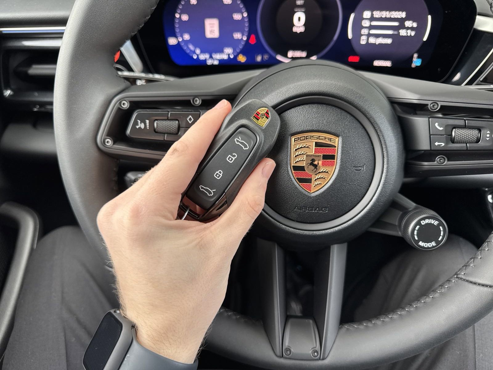 New 2025 Porsche Macan 4 Electric image 27