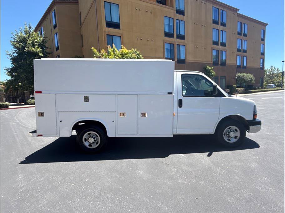 Used 2016 Chevrolet Express 3500 w/ Chrome Appearance Package RWD image 6