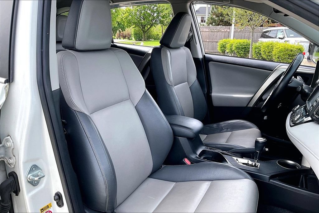 Used 2015 Toyota RAV4 Limited AWD/4WD image 28