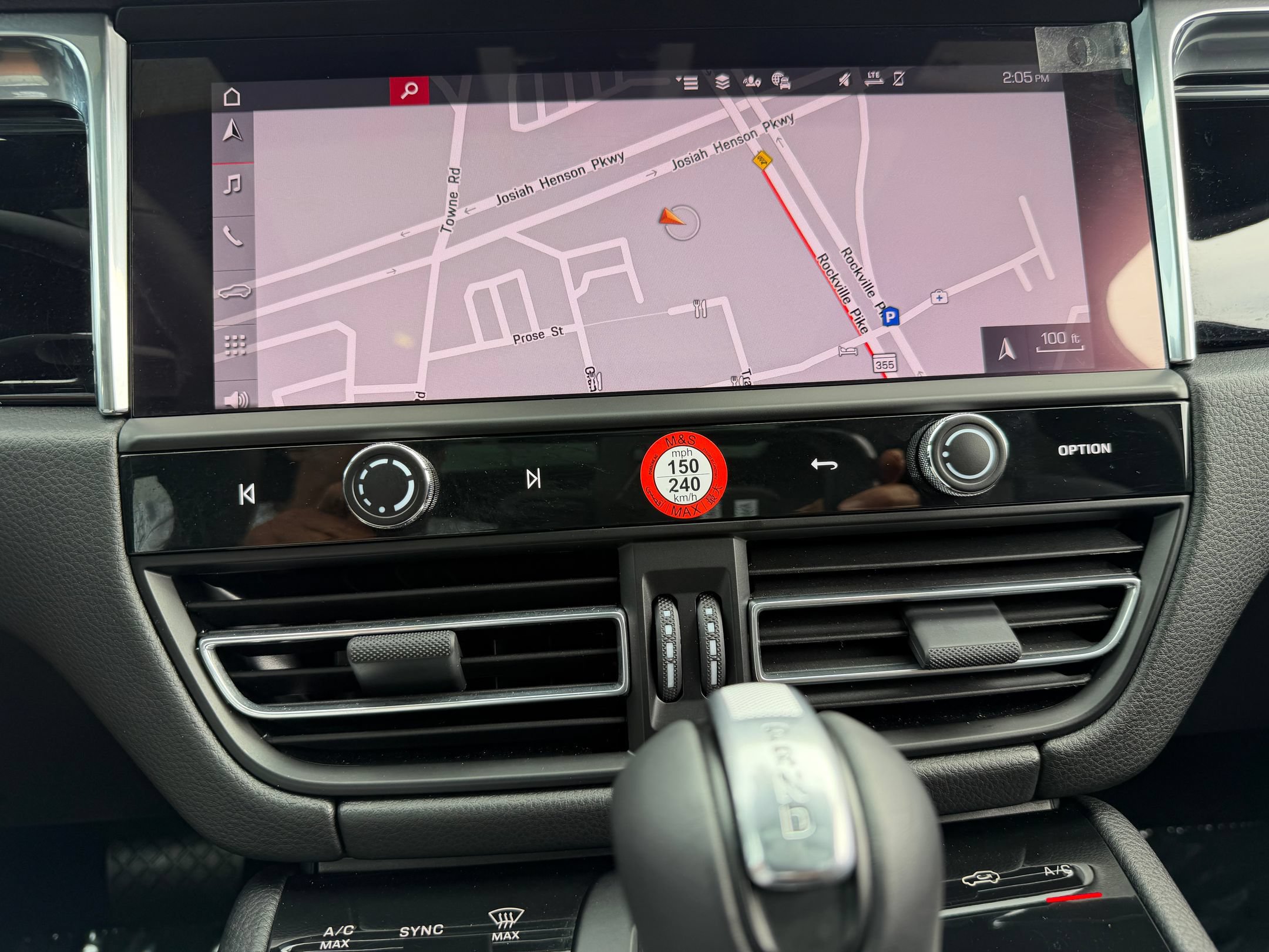 Certified 2026 Porsche Macan AWD/4WD image 18