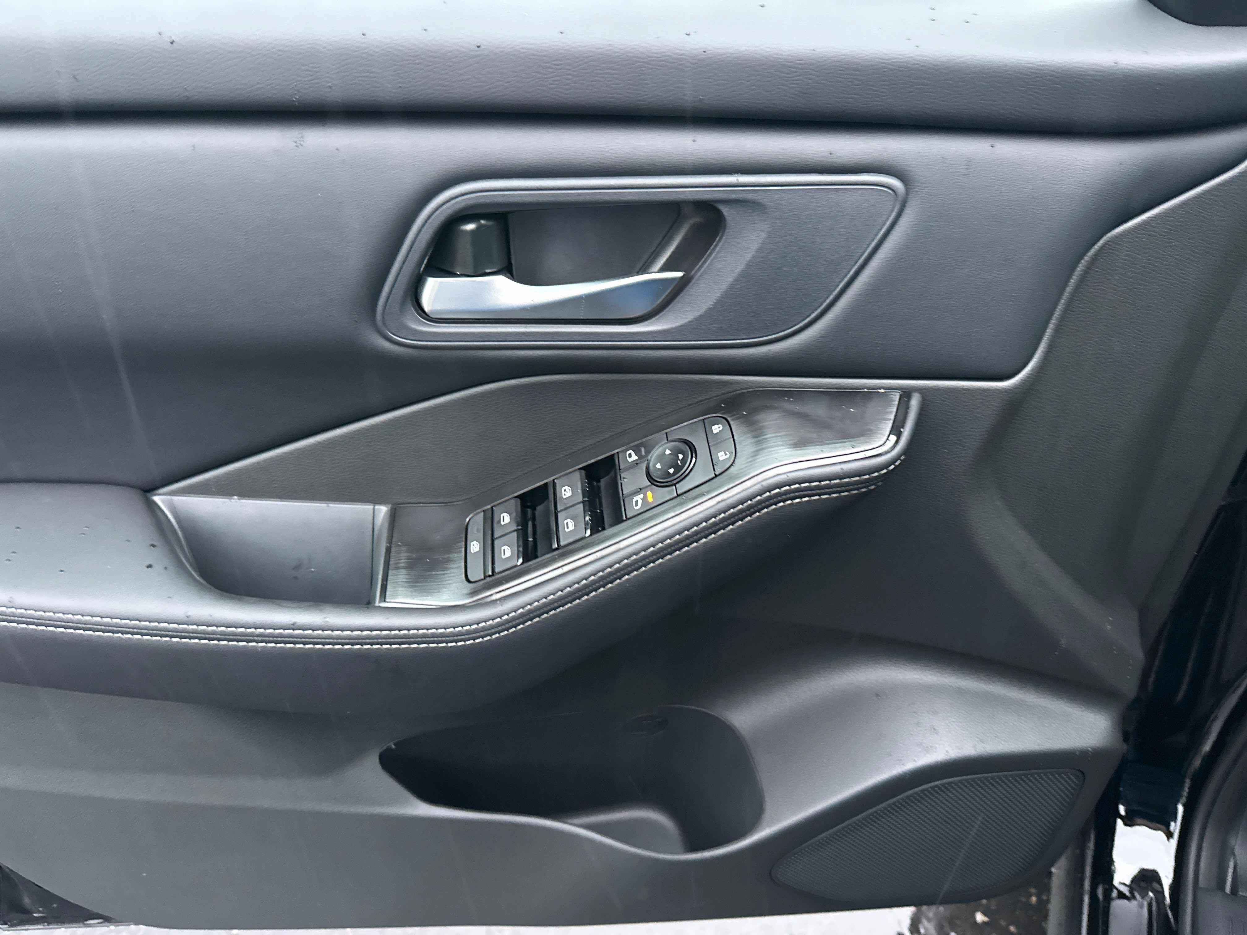 New 2027 Nissan Rogue SV AWD/4WD image 18