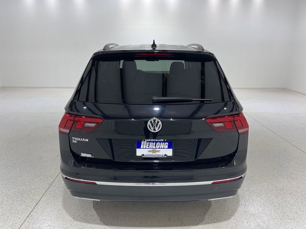 Used 2021 Volkswagen Tiguan SE FWD image 4