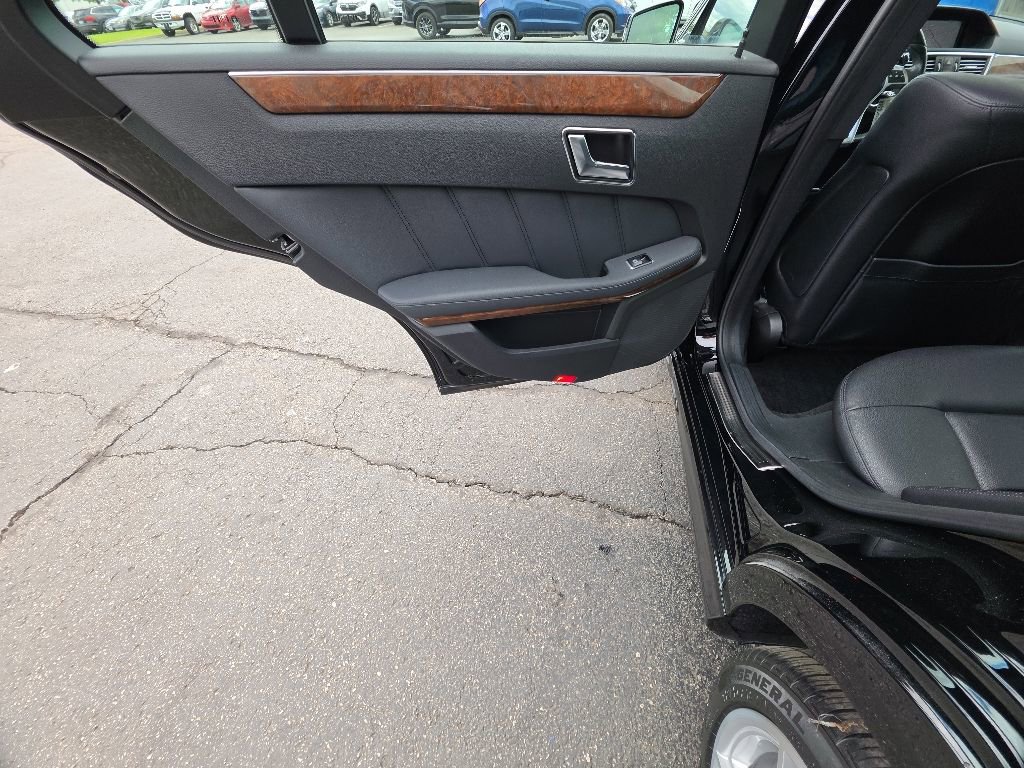 Used 2013 Mercedes-Benz E 350 4MATIC Sedan image 27