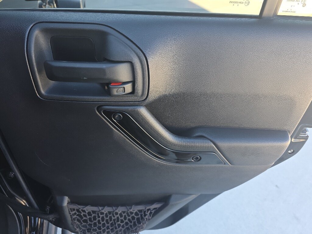 Used 2015 Jeep Wrangler Unlimited Sahara AWD/4WD image 38