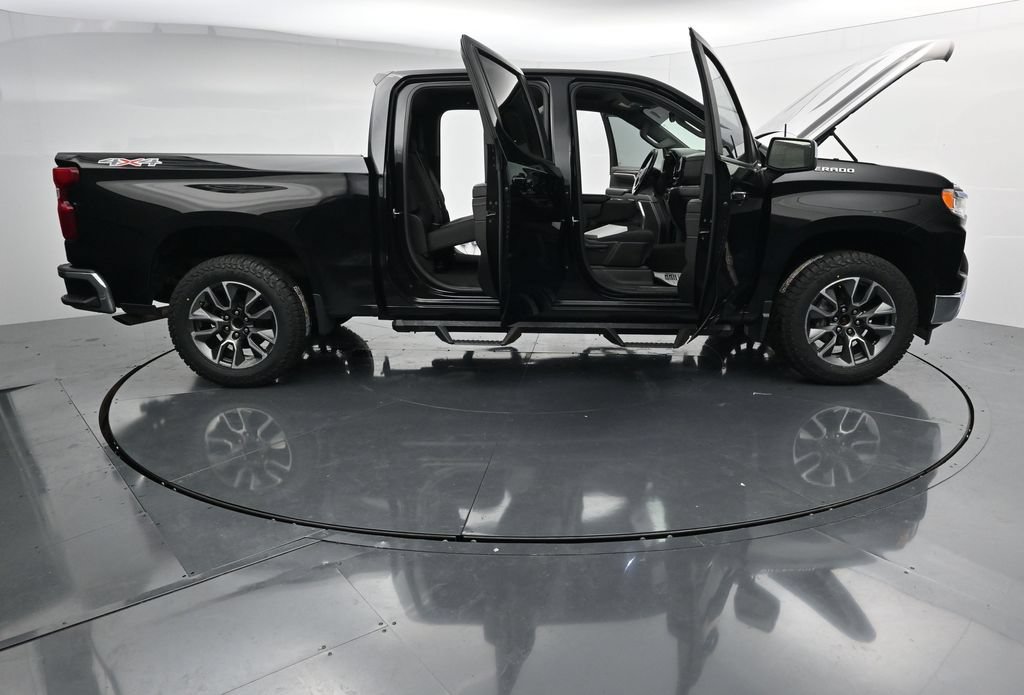Used 2022 Chevrolet Silverado 1500 LT AWD/4WD image 41
