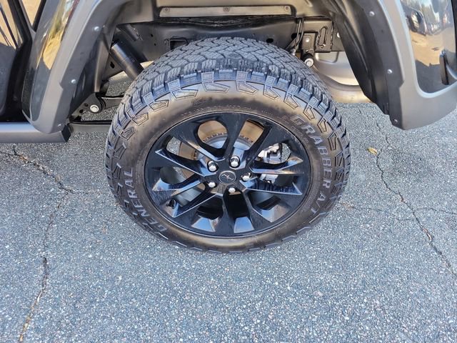 Used 2025 Jeep Gladiator Sport image 7