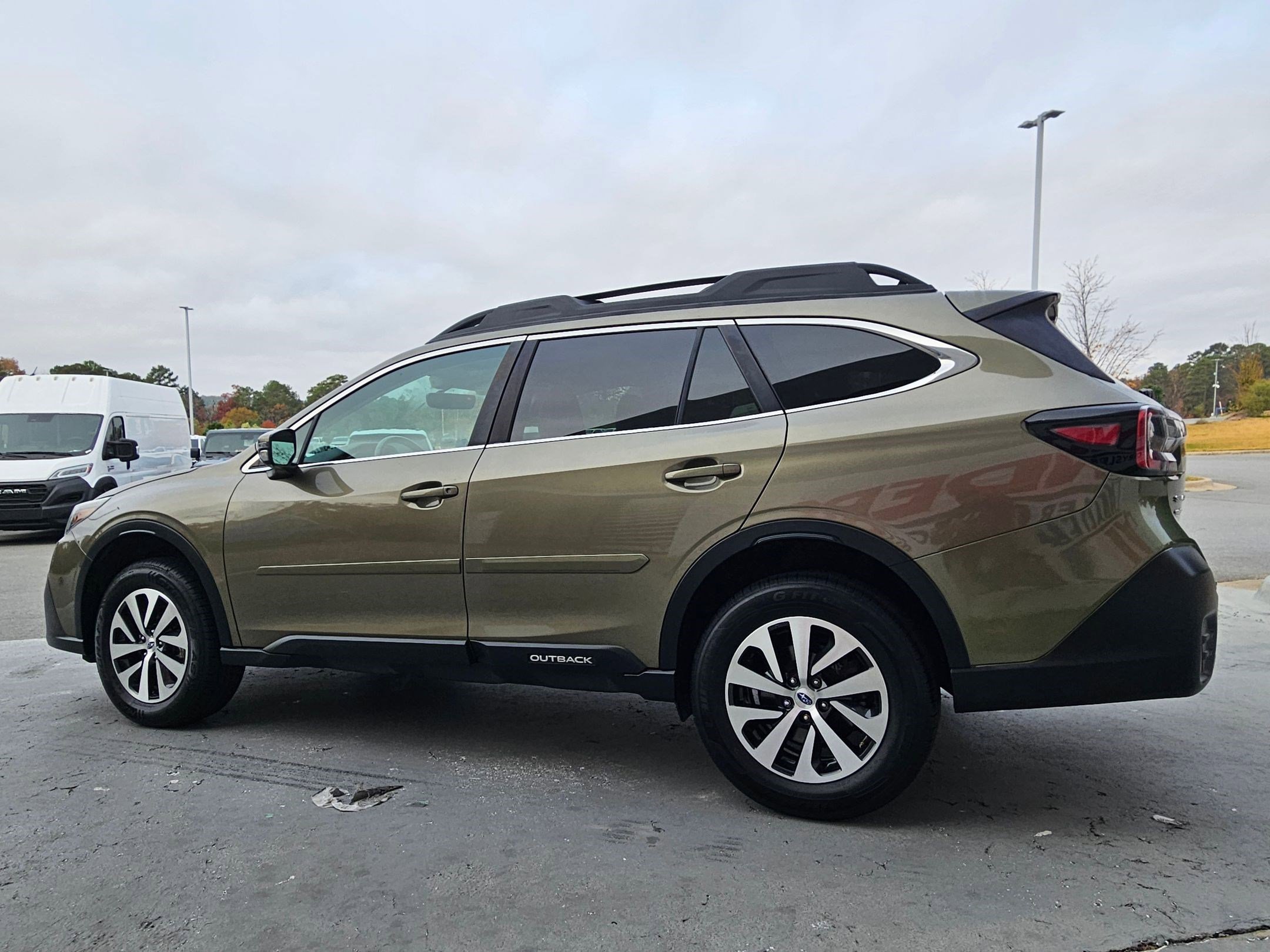 Used 2021 Subaru Outback Premium image 5