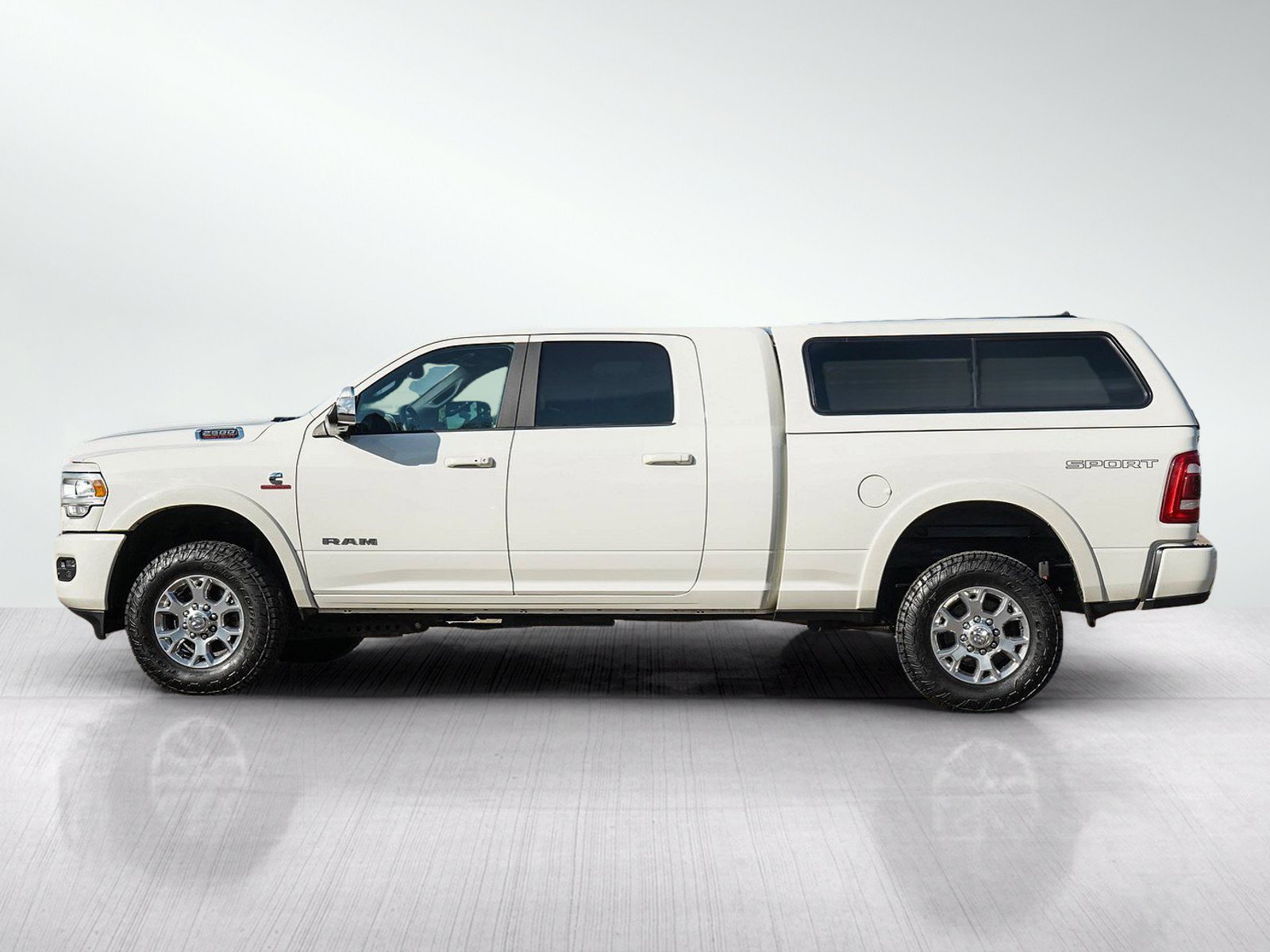 Used 2019 RAM 2500 Laramie AWD/4WD image 2